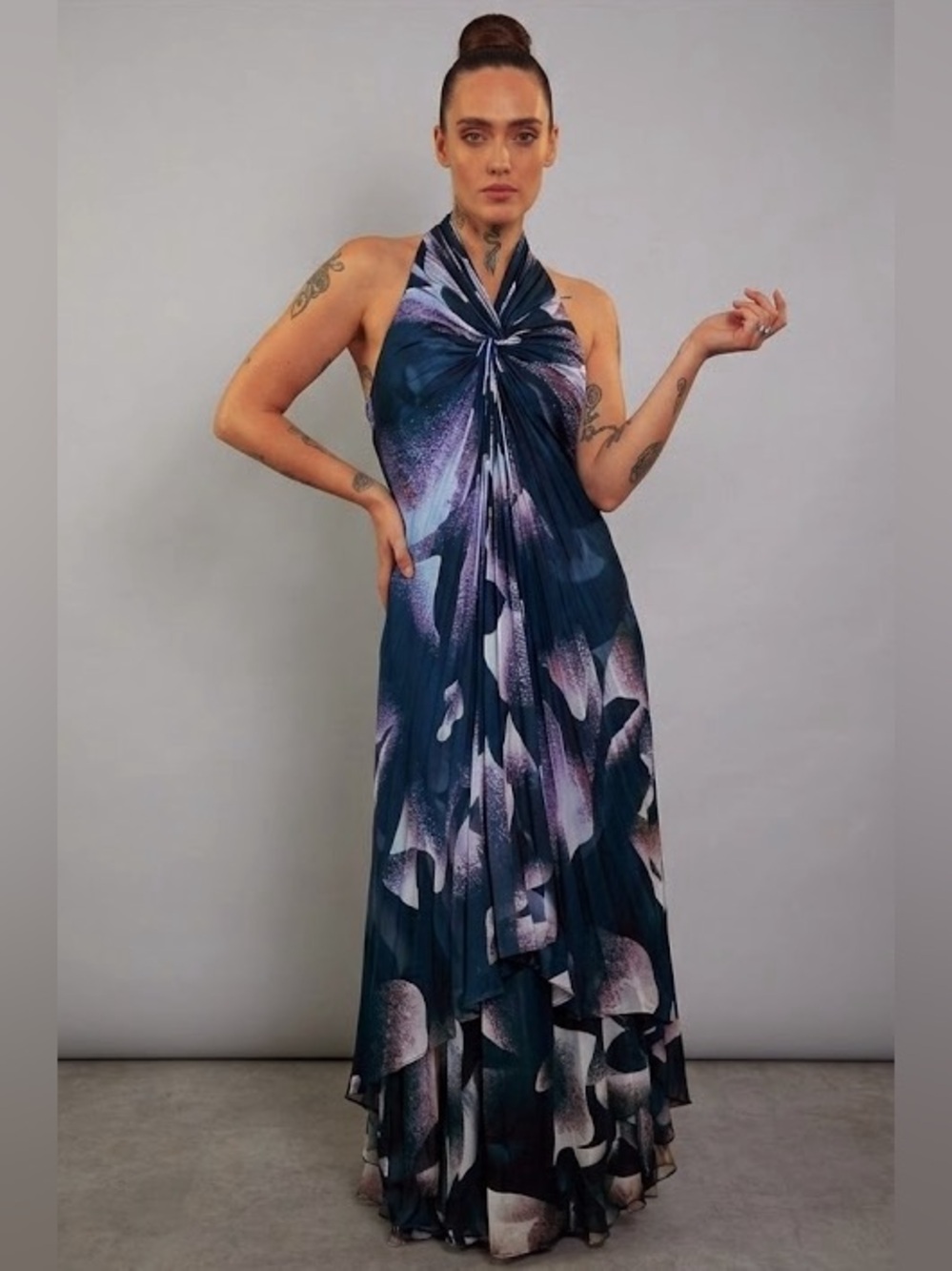 Diane Von Furstenberg Luxury Navy and Blush High-Low Pleated dress Size 2